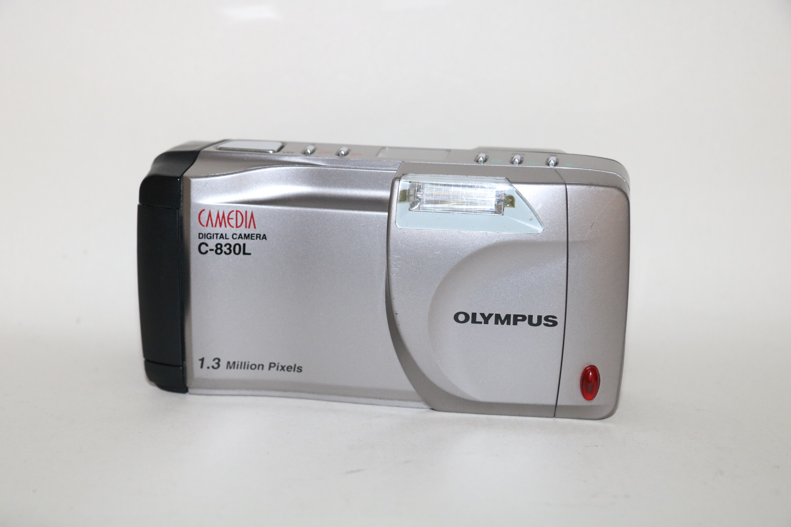 魅力の デジタルカメラOLYMPUS C-830L